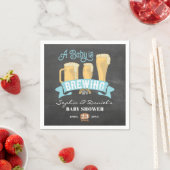 ベビーが赤ちゃんシャワーナプキンを醸造している スタンダードカクテルナプキン (インサイチュ)