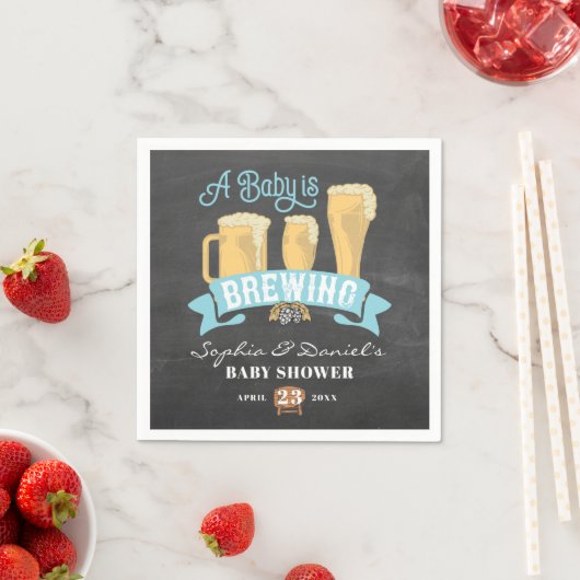 ベビーが赤ちゃんシャワーナプキンを醸造している スタンダードカクテルナプキン (インサイチュ)