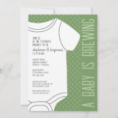 ベビーが醸造されている – ニュートラルカップルのベビースシャワー 招待状 (正面)