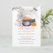 ベビーが醸造している |かわいいハロウィーンの赤ちゃんシャワー 招待状 (スタンド正面)