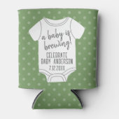 ベビーが醸造している – カップルのシャワーは色を編集できる 缶クーラー (正面)