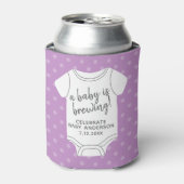 ベビーが醸造している – カップルのシャワーは色を編集できる 缶クーラー (缶正面)