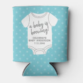 ベビーが醸造している – カップルのシャワーは色を編集できる 缶クーラー (正面)