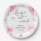 ベビーその冷たい外の冬のピンクの弓ベビーシャワー ペーパープレート (正面)
