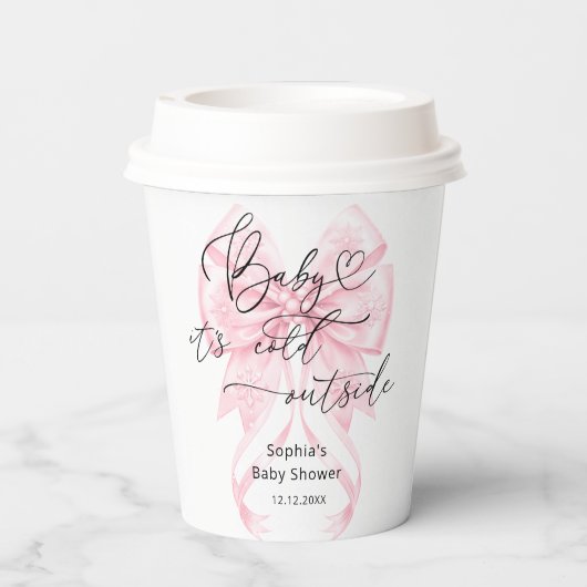ベビーその冷たい外の冬のピンクの弓ベビーシャワー 紙コップ (裏面)