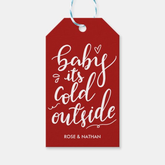 ベビーその冷たい外側の手書き白いスクリプト ギフトタグ (正面)