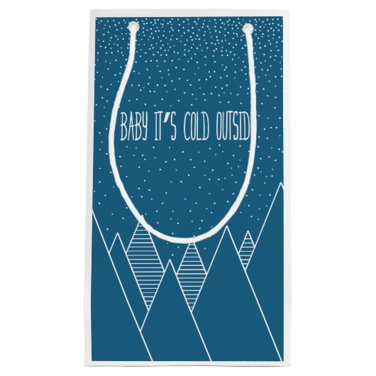 ベビーそれは冷たい外のギフトバッグです スモールペーパーバッグ (正面)