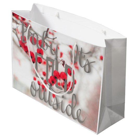 ベビーそれは冷たい外のギフトバッグです ラージペーパーバッグ (裏面アングル)