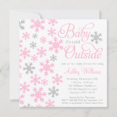 ベビーそれは冷たい外のピンクの灰色のベビーシャワーです 招待状 (正面)