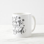 ベビーそれは冷たい外の休日|のマグです コーヒーマグカップ (正面右)