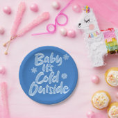 ベビーそれは冷たい外側の氷った青によって凍っていられているクリスマスです ペーパープレート (パーティー)