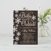 ベビーそれは冷たい外側の素朴な木製のベビーシャワーです 招待状 (スタンド正面)