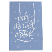 ベビーそれは平静の青の冷たい外側です ミディアムペーパーバッグ (裏面)