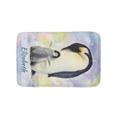 ベビーのひよこの水彩画を持つコウテイペンギン バスマット (正面)