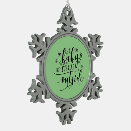 ベビーのクリスマス外の寒さ スノーフレークピューターオーナメント (左)