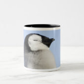 ベビーのコウテイペンギン、雪の丘の島 ツートーンマグカップ (中央)
