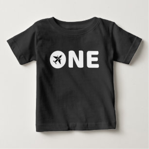 ベビーのテーマ最初誕生日の飛行機 ベビーTシャツ