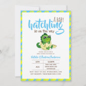 ベビーのハッチリングが途中で恐竜のかわいいブルー 招待状 (正面)
