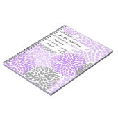 ベビーのブライダルシャワーの来客名簿のラベンダーの灰色 ノートブック (左側)