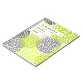 ベビーのブライダルシャワーの来客名簿の淡黄緑の灰色 ノートブック (左側)