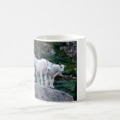 ベビーのマウンテンゴートのマグ コーヒーマグカップ (正面右)