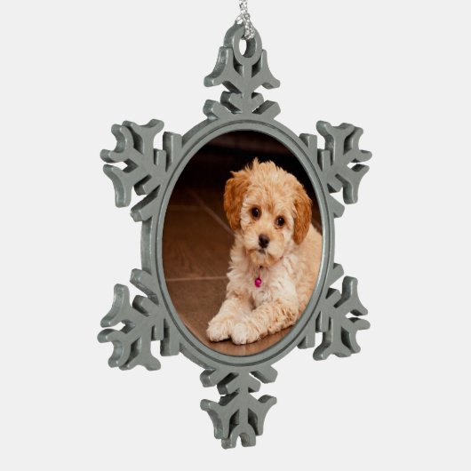 ベビーのマルタのプードルの組合せかmaltipooの小犬 スノーフレークピューターオーナメント (左)