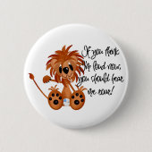 ベビーのライオンは私がTシャツおよびギフトをとどろくのを聞きます 缶バッジ (正面)