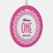 ベビーのレースB01との第1誕生日の想い出の品のピンク セラミックオーナメント (右)