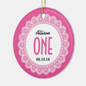 ベビーのレースB01との第1誕生日の想い出の品のピンク セラミックオーナメント (左)