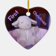 ベビーの初めてのクリスマスのオーナメントの詰まったな子ヒツジ