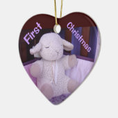 ベビーの初めてのクリスマスのオーナメントの詰まったな子ヒツジ セラミックオーナメント (左)