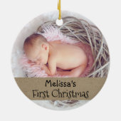 ベビーの初めてのクリスマスの写真の休日 セラミックオーナメント (裏面)