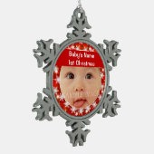 ベビーの初めてのクリスマスの写真は個人化なります スノーフレークピューターオーナメント (左)