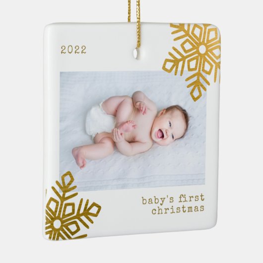 ベビーの初めてのクリスマスゴールドフォイル雪のフレーク写真 セラミックオーナメント (右)