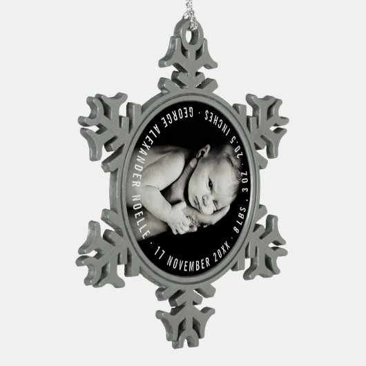 ベビーの初めてのクリスマスサークルタイポグラフィ写真 スノーフレークピューターオーナメント (左)