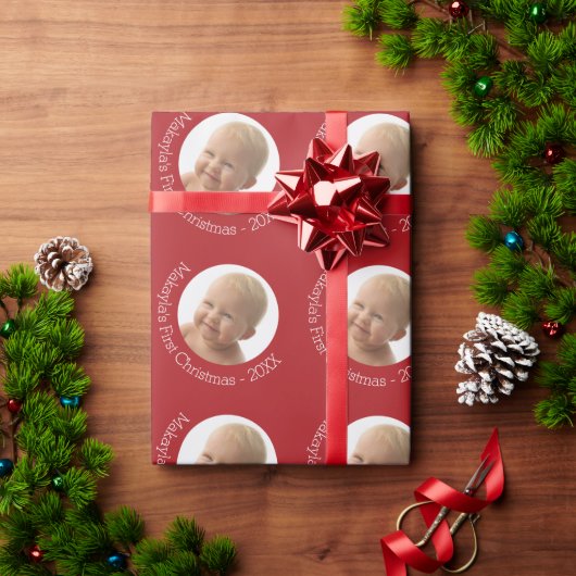 ベビーの初めてのクリスマスフォト名前をカスタムする年赤 ラッピングペーパー (クリスマスギフト)