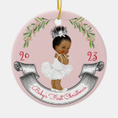 ベビーの初めてのクリスマスブラックヘアクラウンピンク&レッド セラミックオーナメント (正面)