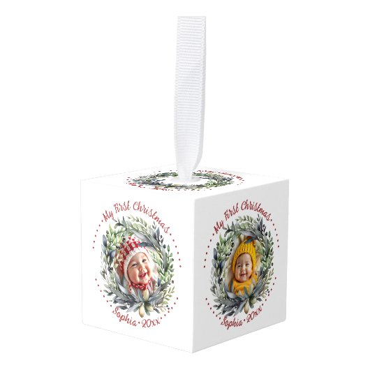 ベビーの初めてのクリスマスリースと緑の写真 キューブオーナメント (正面アングル)