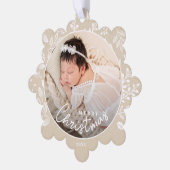 ベビーの初めてのクリスマス写真オンアイボリー紙 オーナメントカード (左)