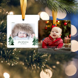 ベビーの初めてのクリスマス素朴ツリー写真 セラミックオーナメント<br><div class="desc">ベビーの初めてのクリスマス!可愛い、モダンまだ素朴クリスマスの休日フォトスクエアオーナメントは、素朴なクリスマスツリーの愛らしい小さな森とタイポグラフィのメリークリスマスを特集モダンした。2枚の写真をお気に入りの追加して完璧なオーナメント!cedarandstring@gmail.comで連絡お問い合わせもしデザインまたはマッチング製品のサポートが必要です。</div>