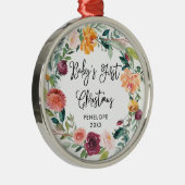 ベビーの初めてのクリスマス|バーガンディの花のリース メタルオーナメント (右)