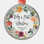 ベビーの初めてのクリスマス|バーガンディの花のリース メタルオーナメント (正面)