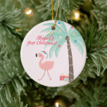 ベビーの初めてのクリスマス- Sweet Santa Flamingo セラミックオーナメント<br><div class="desc">NewParkLane -ベビーの初めてのクリスマスオーナメント。サンタ帽をかぶった可愛いピンクのフラミンゴとクリスマスプレゼント付きのパームツリーのトロピカルなシーンを搭載した飾2つの。このコレクションをチェックして一致するアイテムをチェック！具体的な個人的なデザインの願い？感じお連絡楽に！</div>