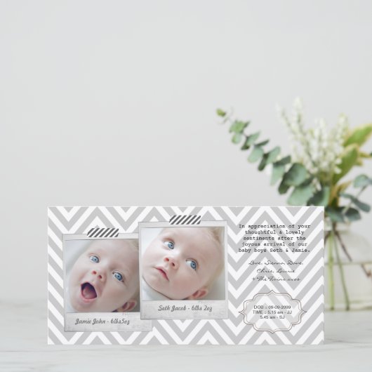ベビーの双生児は写真カードテンプレート感謝していしています サンキューカード (スタンド正面)
