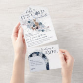 ベビーの外の寒さ冬のフローラ鹿の赤ちゃんシャワー オールインワン招待状 (貼ってはがせる)