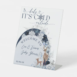 ベビーの外の寒さ冬のフローラ鹿の赤ちゃんシャワー 台座サイン