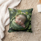 ベビーの妖精が葉っぱに羽ばたいた クッション (ブランケット)