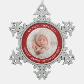 ベビーの第1回クリスマスモダン写真赤と白 スノーフレークピューターオーナメント (正面)