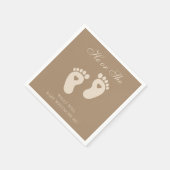 ベビーの足跡彼または彼女の茶色のジェンダー明かす スタンダードカクテルナプキン (角)