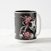 ベビーの開花スタイリッシュで飾られた帽子の中の牛 ツートーンマグカップ (正面右)